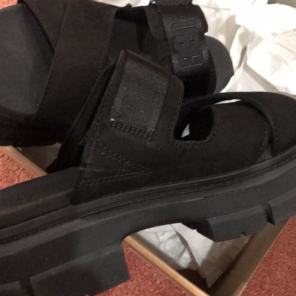 UGG brand new shoes with Velcro black - Picture 17 of 17